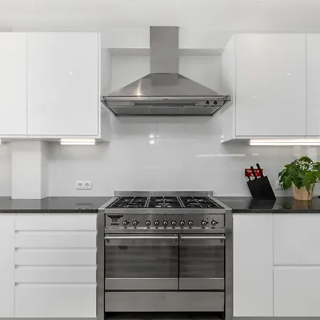 - Oceanfront Martinhal Villa *